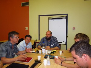 Séance-de-créativité-table-jaune-1